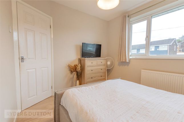 Town house for sale in Link Road, Springhead, Saddleworth