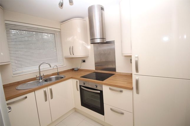6 Somercoates Close, Barnet photo 2