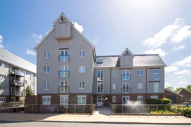 1 bed flat for sale in The Boulevard, Horsham RH12