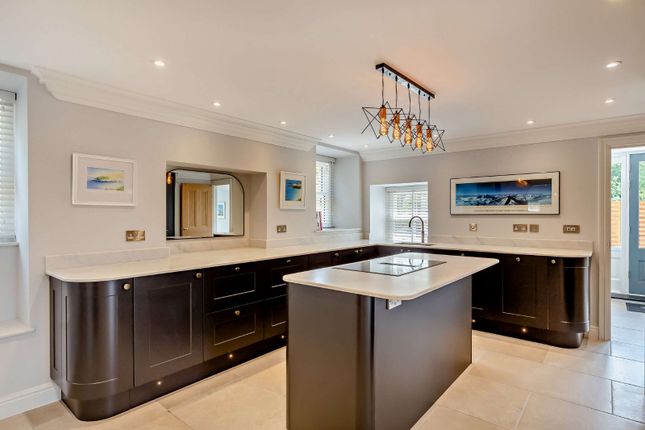 Kitchen &amp; Breakfast