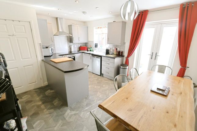 10, Brookfield Close, Wrexham photo 4