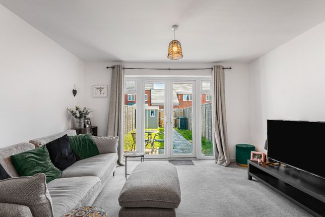 14 Swinney Road, Fradley, Staffordshire photo 3