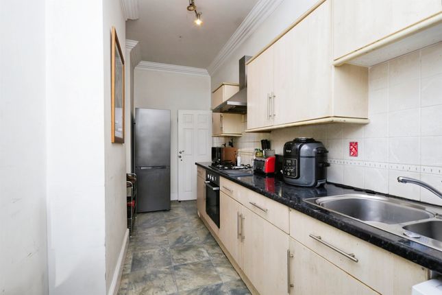 Flat 5, 8, Queens Gardens, Eastbourne photo 4