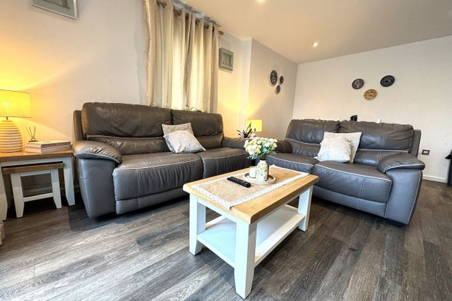 South Quay, Apartment 158, Kings Road, Swansea photo 2