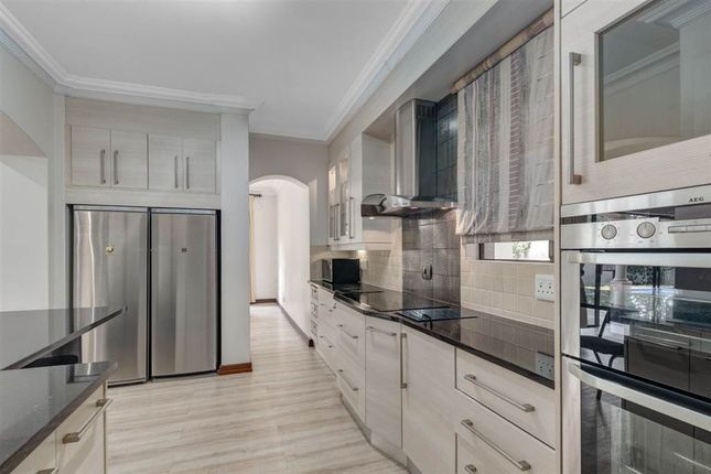 5 Bed Terraced House To Rent Egham Cres, London Sm3