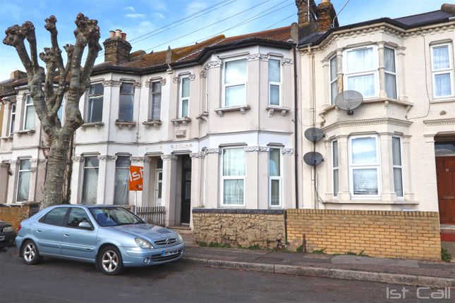 Thumbnail Room to rent in Stanley Road, Southend-On-Sea