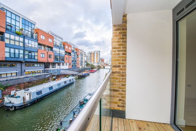 Thumbnail Flat for sale in Elite House/ Artisan Place, Canary Gateway, London