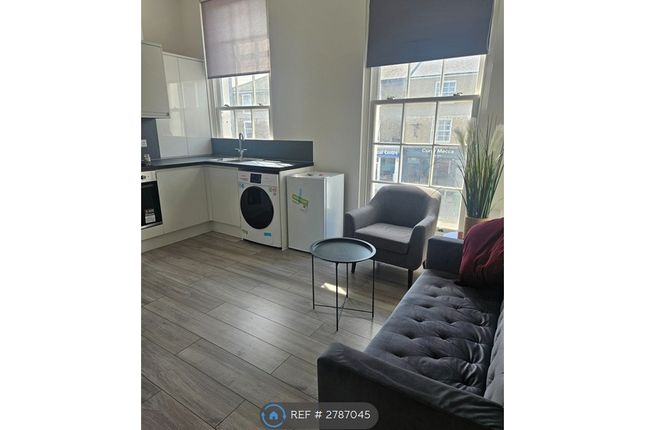 1-bed flat on Parrock Street, Gravesend, £1,200/mo