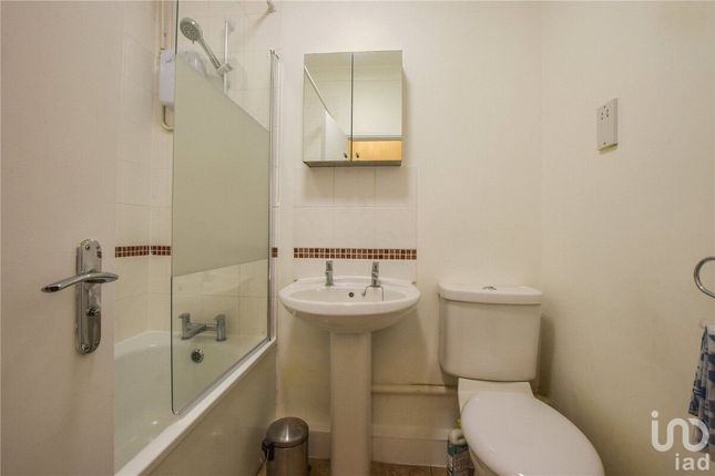 Flat for sale in Chapel Hill, Stansted