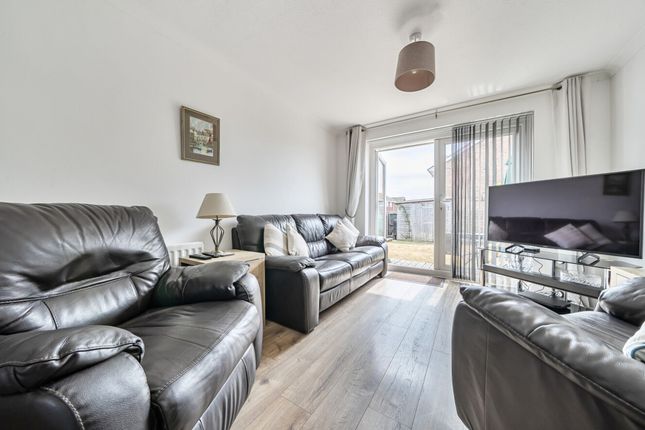100 Gainsborough Drive, Chichester photo 2