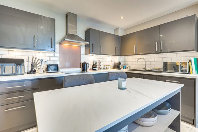 Flat Flat 10, Beaumont Court, 61-71 Victoria Avenue, Southend-on-sea photo 3