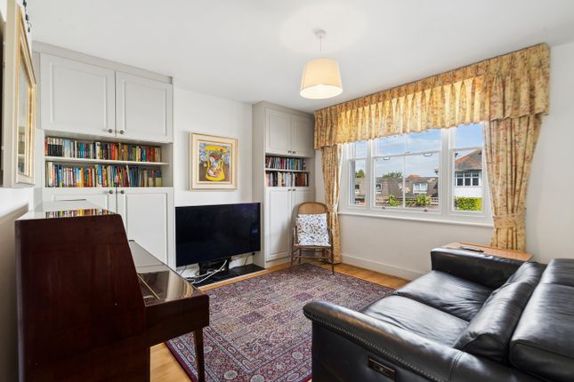 28, Lansdown Road, GERRARDS CROSS photo 2
