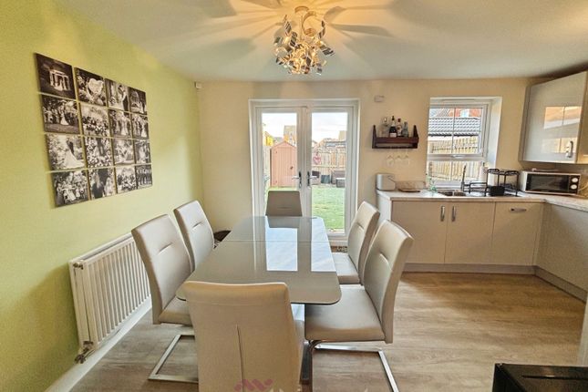 35, Saxon Avenue Hatfield, Doncaster photo 4