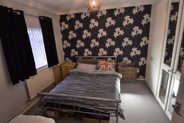 26, Howard Close, Luton photo 4