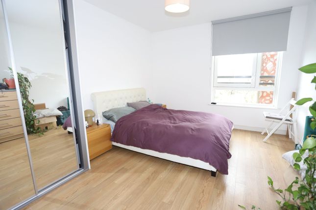 Flat to rent in Bluebell House, 8 Blondin Way, London
