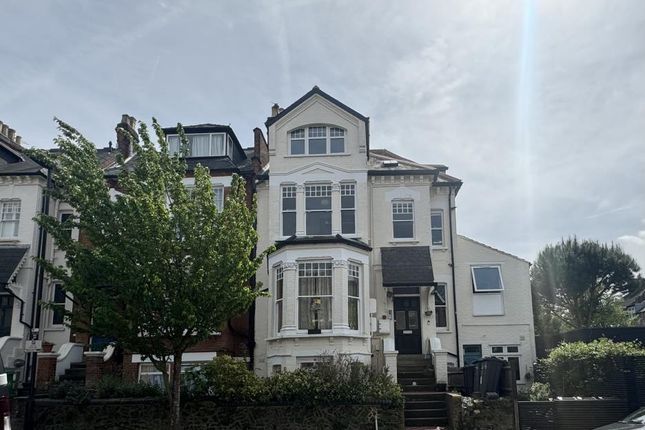 Flat to rent in Dickenson Road, London