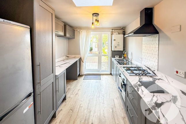 21, Lovelace Green, London photo 3