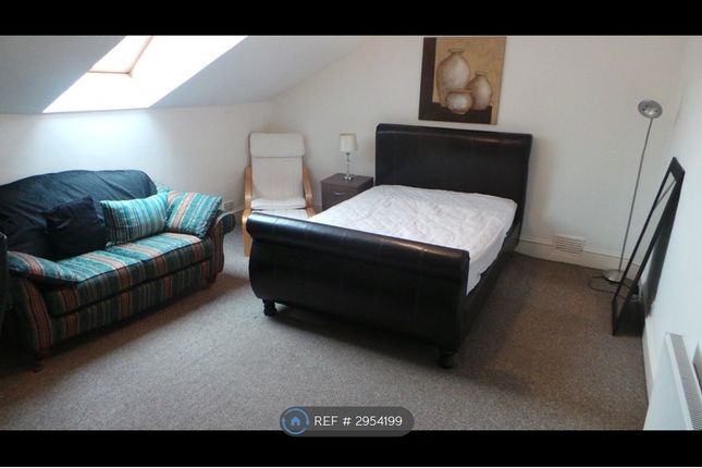 Flat, Sauchiehall Street, Glasgow photo 3
