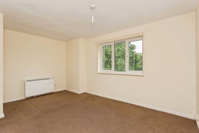 32, Turnberry Court, Watford photo 3