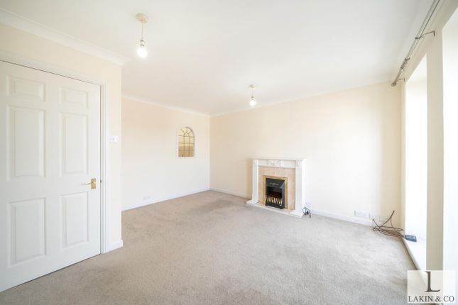 39 Kings Lodge, Pembroke Road, Ruislip photo 3