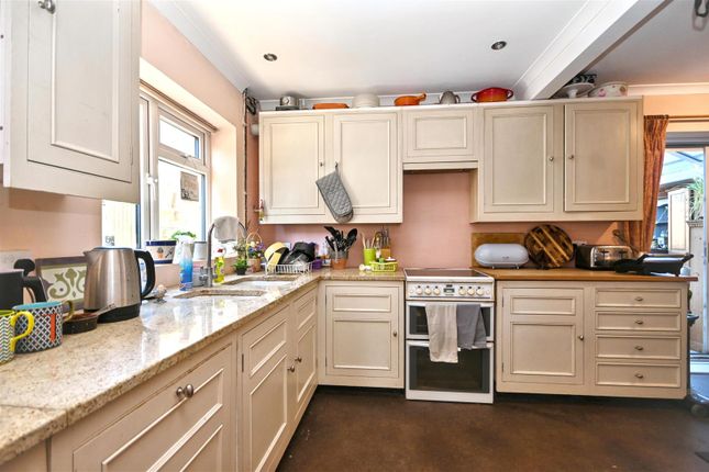 4, Pelham Close, Westham, Pevensey photo 3
