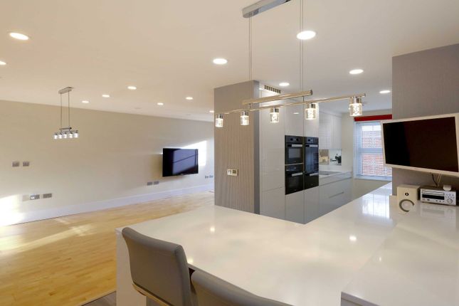 20, Bulstrode Court, Buckinghamshire photo 2