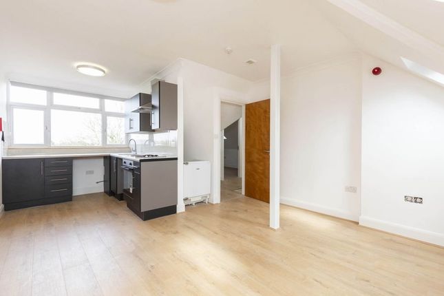 Flat to rent in Park Chase, Wembley