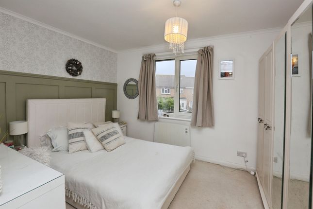 14, Dominie Walk, Lee-On-The-Solent photo 4