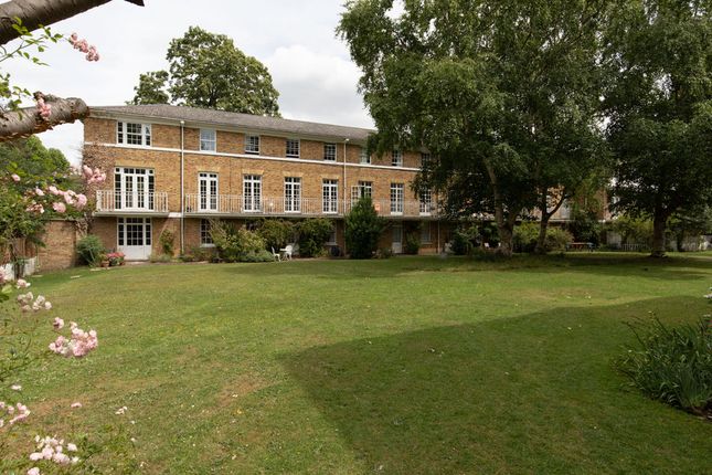 24, Langford Green, Camberwell photo 3