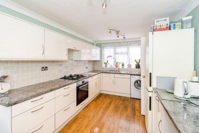 12, Balmoral Close, Hampshire photo 2