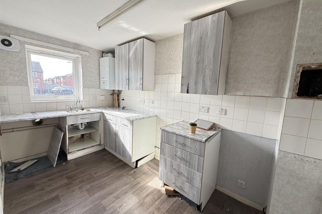 67, Anthony Close, Manchester photo 4