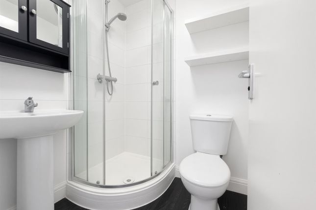 Room 5, 40, Felixstowe Road, Kensal Green photo 3