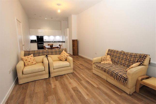 2-bed flat on Tate House 44 5-7 New York Road, Leeds, £1,000/mo