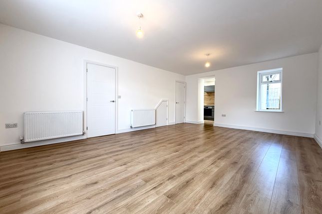 10 Duke Street, Aberdare photo 4