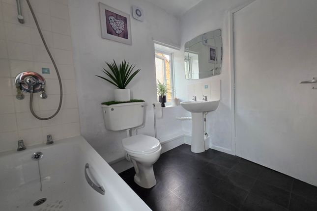 254, WOLVERHAMPTON photo 5