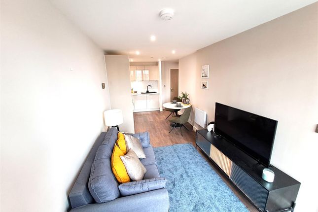 1-bed flat on 3 Triskelion Way, Liverpool, £900/mo
