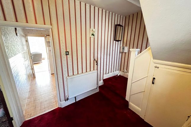 30 Vicarage Road, Hornchurch photo 4
