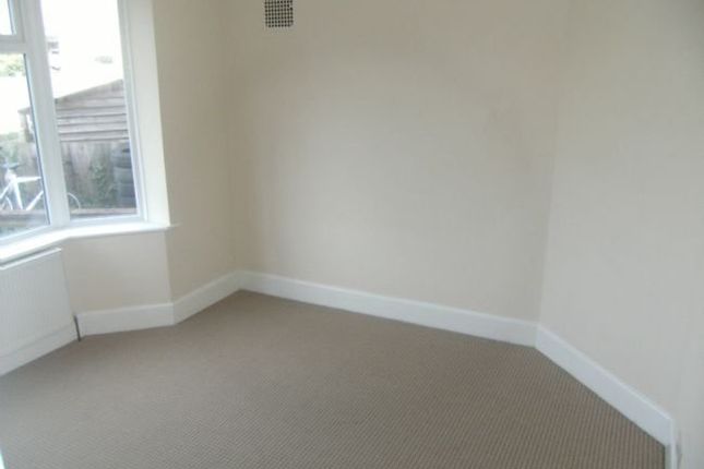 1, Centrecourt Close, Worthing photo 5