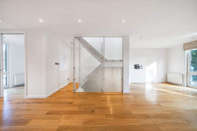 Town house for sale in Brocas Close, London