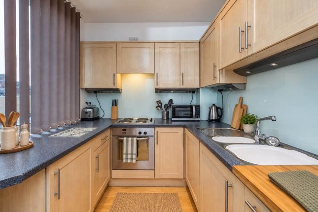 Flat 17, Wilton Road, London photo 2