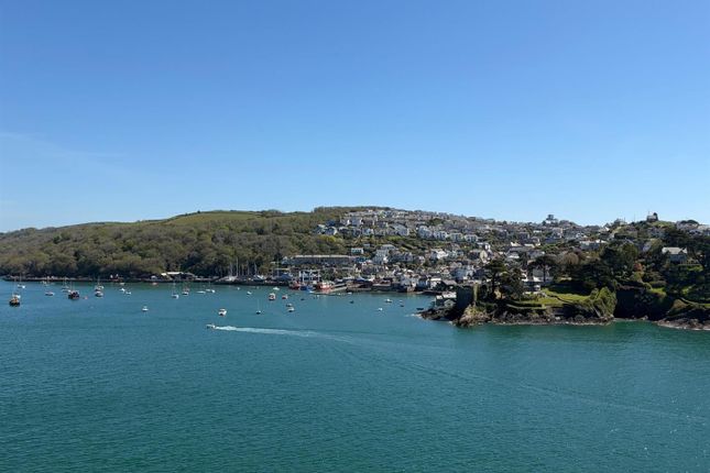 Apt 4 Penlee,, Tower Park, Fowey photo 4