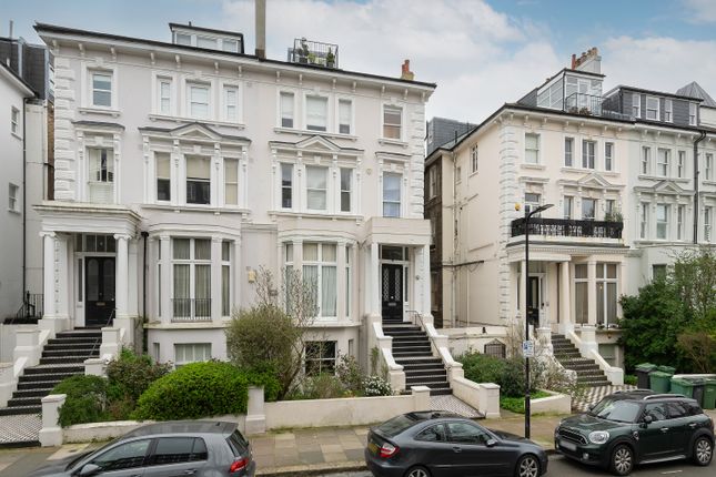 Flat for sale in Belsize Grove, Belsize Park, London NW3