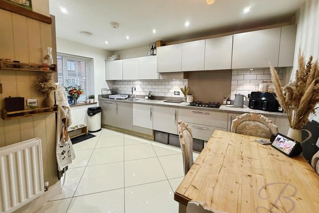 68, Kingfisher Way, Newark photo 3