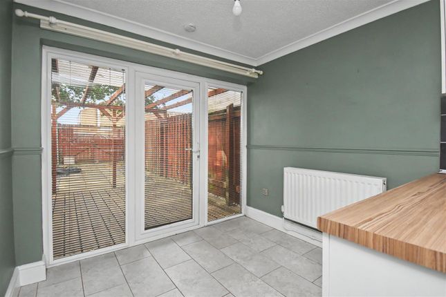 39, Epsom Walk, Corby photo 4