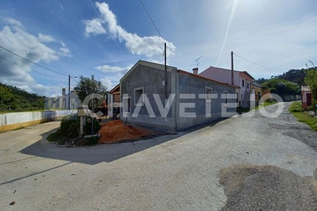 Thumbnail Semi-detached house for sale in Serra E Junceira, Tomar, Santarém
