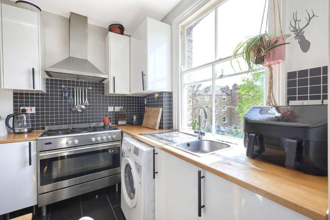 Flat to rent in Cephas Street, London