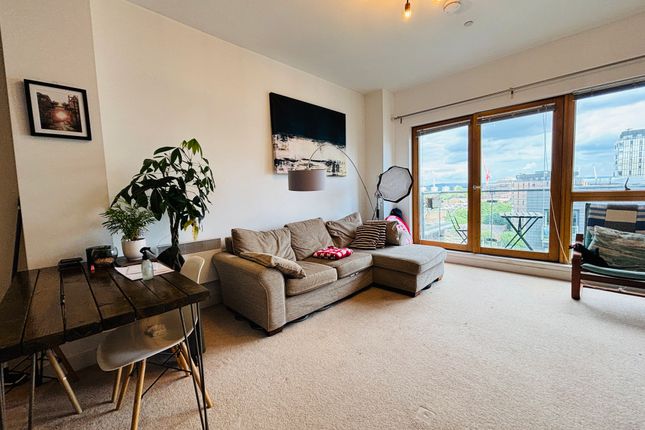 Bright And Spacious Apartment With Parking