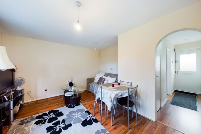 7, Kildare Close, Bordon photo 3