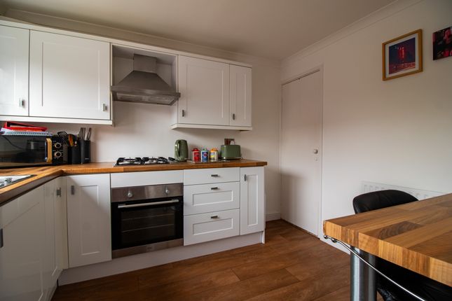 30, Dressay Grove, Hull photo 4