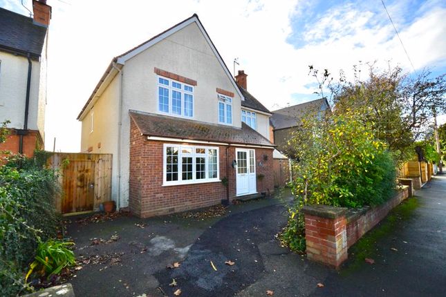 Thumbnail Detached house for sale in Croft Road, Evesham